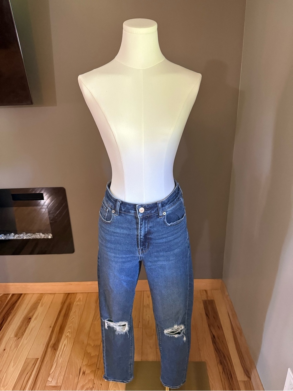 American Eagle Outfitters Blue Distressed Mom Jean Size 0 Regular